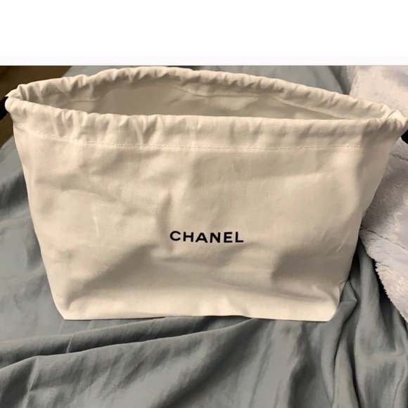 Chanel black or white dust bag small
Price is for one - Picture 2 of 3